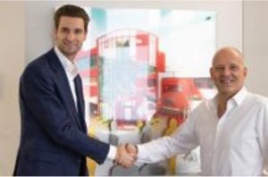 ポリ・テープ社のCEO Sven Möhren (左)とASLAN, Schwarz GmbH & Co. KG のCEO Oliver Schwarz